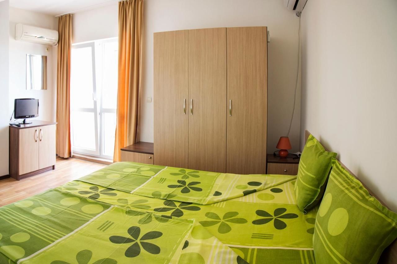 Отель Ivatea Family Hotel Равда